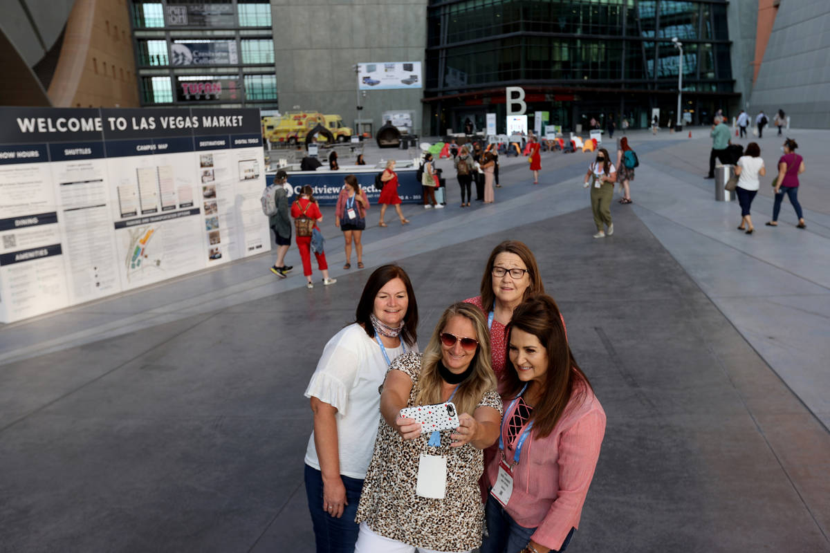 Conventioneers Richilyn Woodin, from left, Penney Knight, Leslie Abraham and Debra Quarnberg, a ...