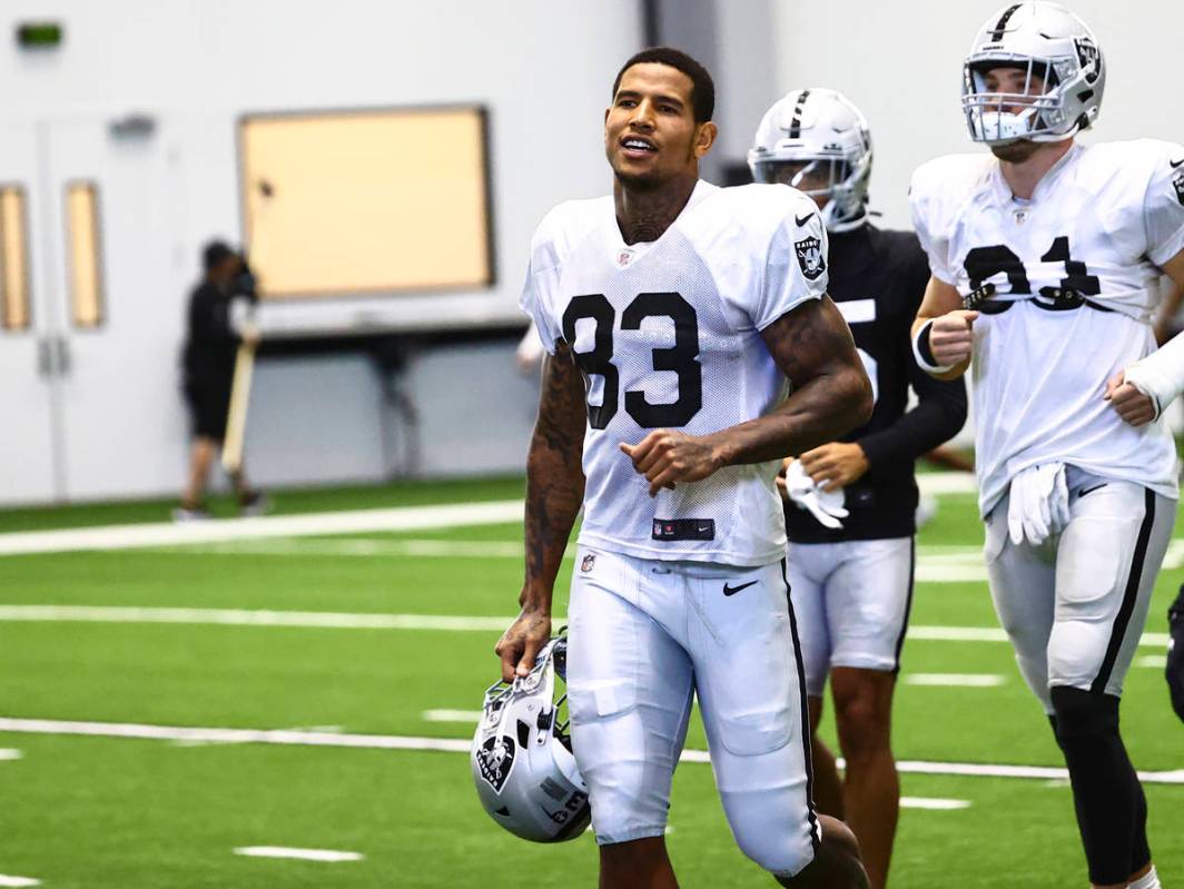 Raiders tight end Darren Waller participates during training camp at Raiders Headquarters/Inter ...