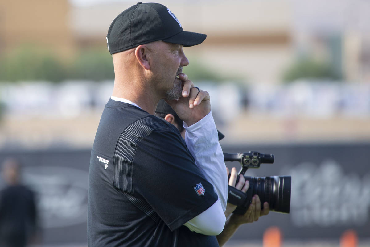 Raiders defensive coordinator Gus Bradley looks on during the teamÕs NFL training camp pra ...