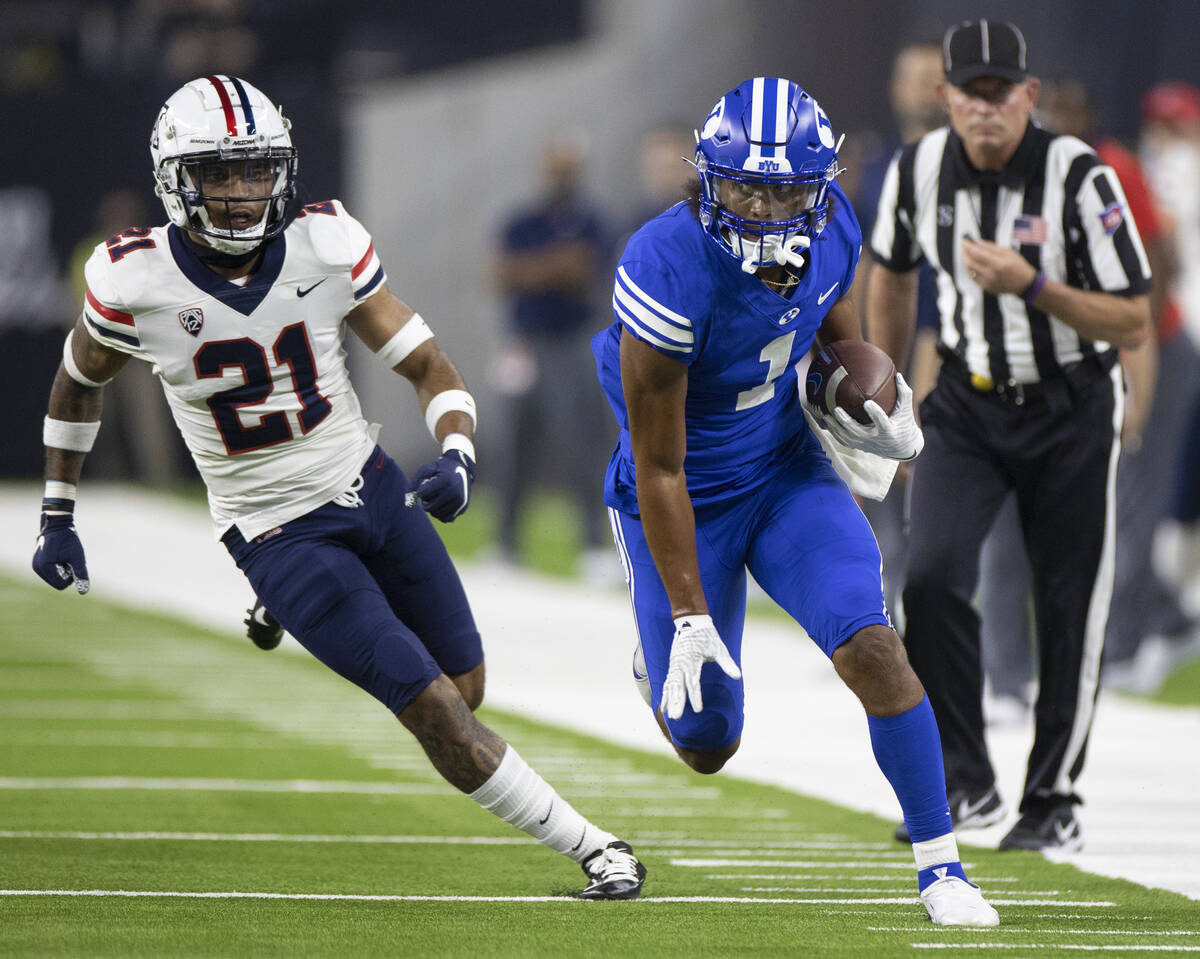 Brigham Young Cougars wide receiver Keanu Hill (1) breaks free from Arizona Wildcats safety Jax ...