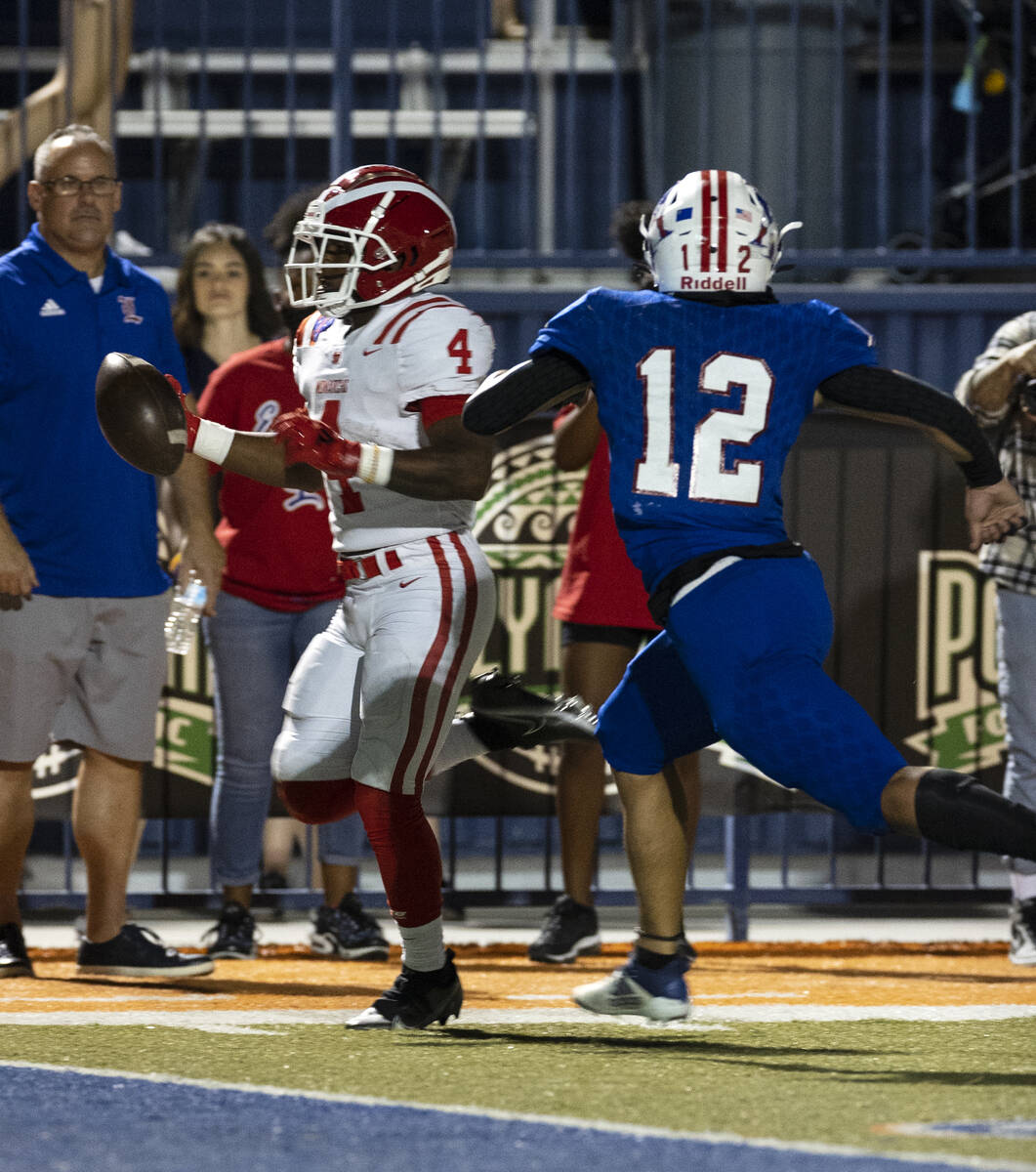 Mater Dei running back Raleek Brown of Calif., (4) goes for a touchdown as Liberty outside lin ...