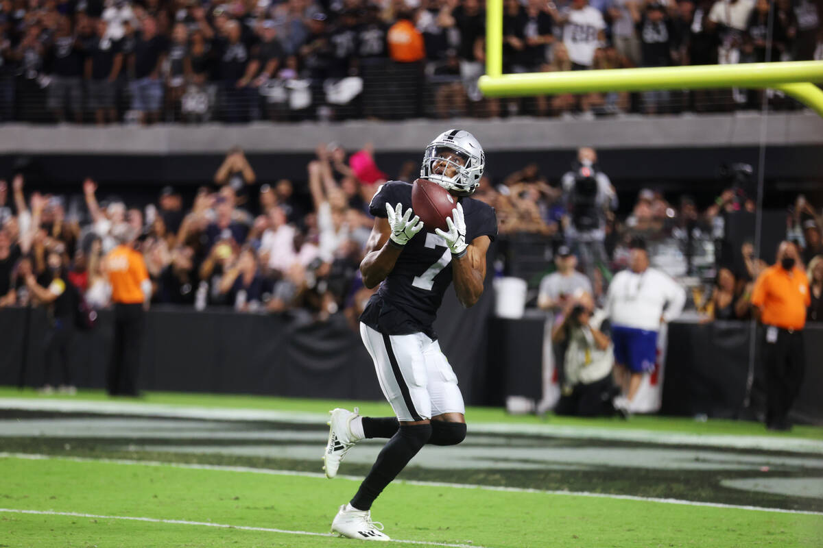 Raiders wide receiver Zay Jones (7) makes a catch for a touchdown to win the game in overtimes ...