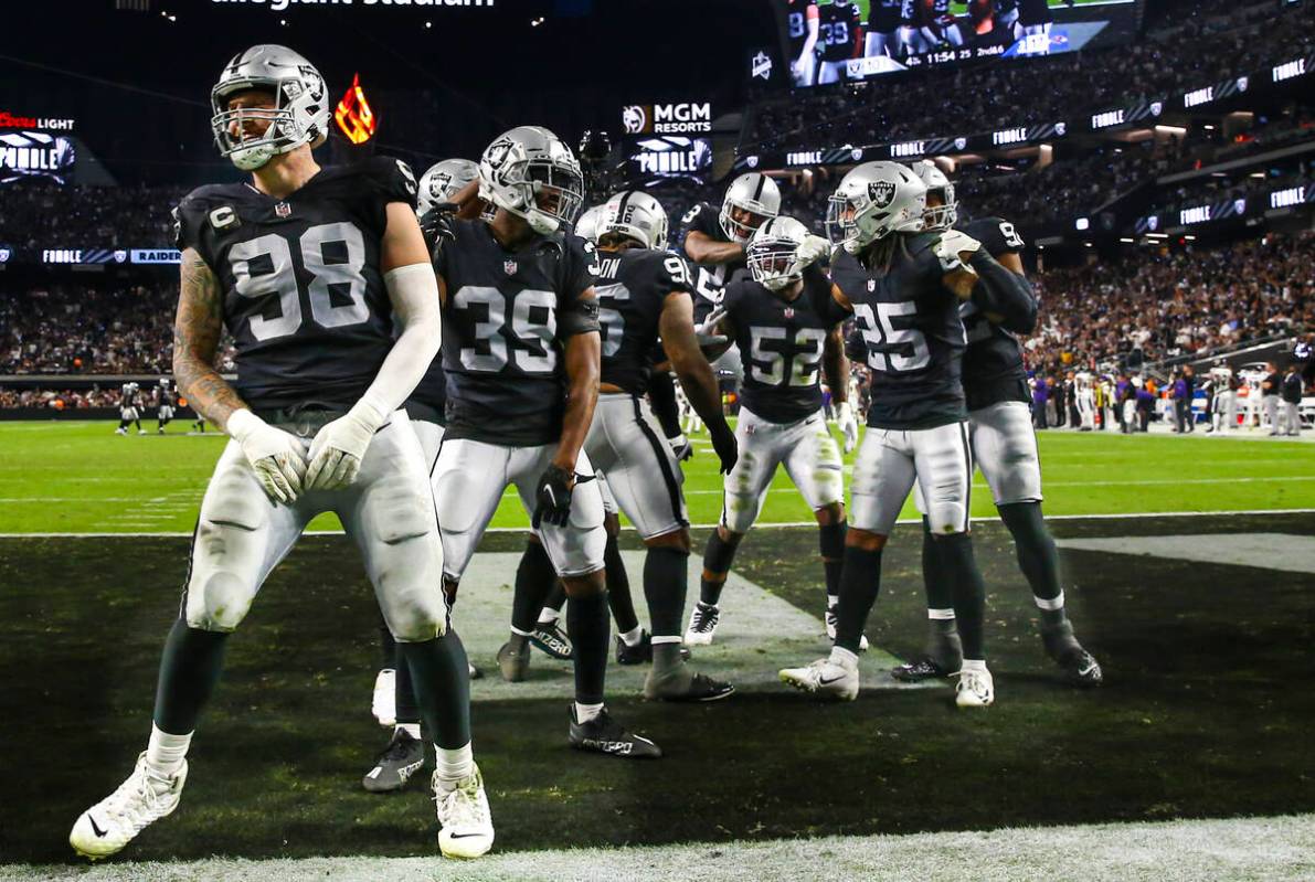 Raiders middle linebacker Denzel Perryman (52) celebrates with teammates after a fumble recover ...