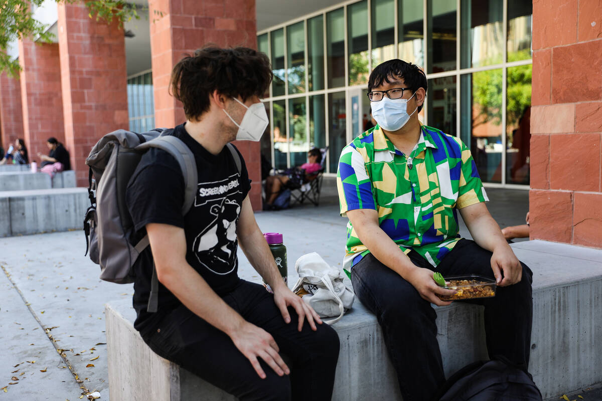 Glynn Fields, left, hangs out with his friend Fae Ung, right, both sophomores, at UNLV on Thurs ...
