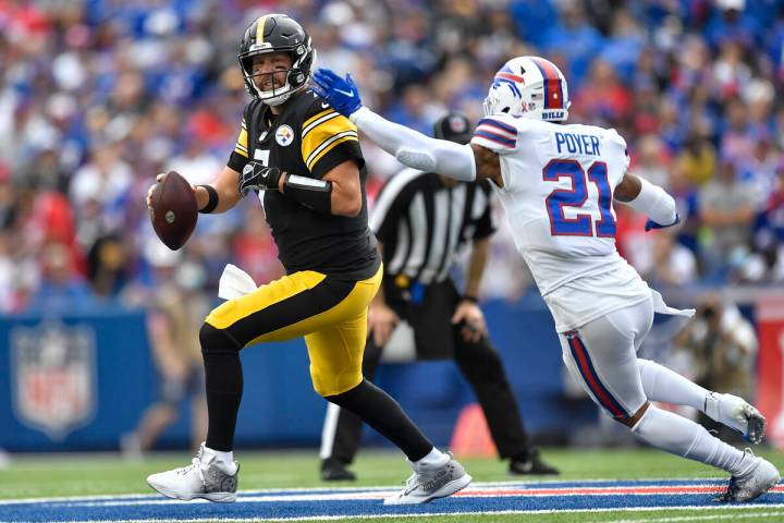 Pittsburgh Steelers quarterback Ben Roethlisberger (7) is pressured by Buffalo Bills safety Jor ...