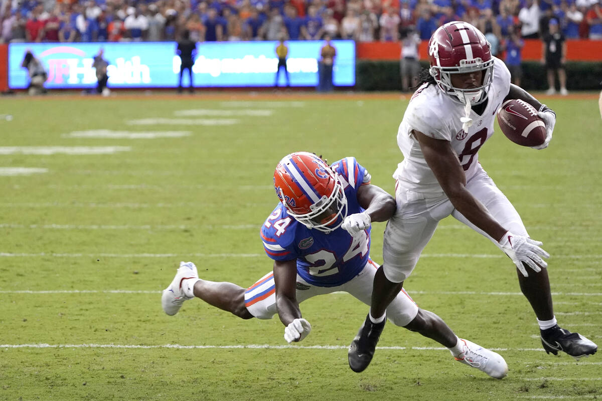 Alabama wide receiver John Metchie III (8) makes a move to get around Florida cornerback Avery ...