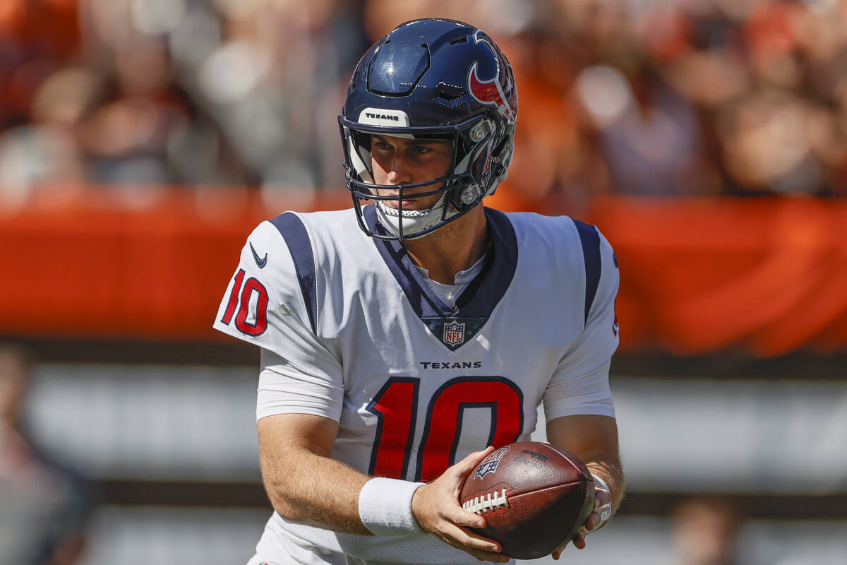 Houston Texans quarterback Davis Mills (10) plays against the Cleveland Browns during the secon ...