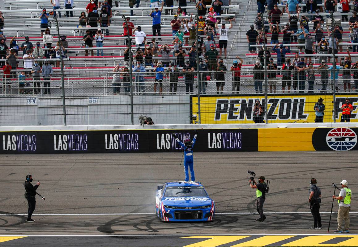 Kyle Larson, center, celebrates after winning the NASCAR Cup Series Pennzoil 400 auto race at t ...