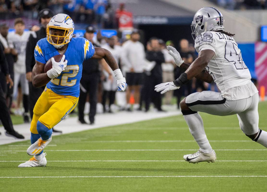 Los Angeles Chargers running back Justin Jackson (22) breaks up field past Raiders inside lineb ...