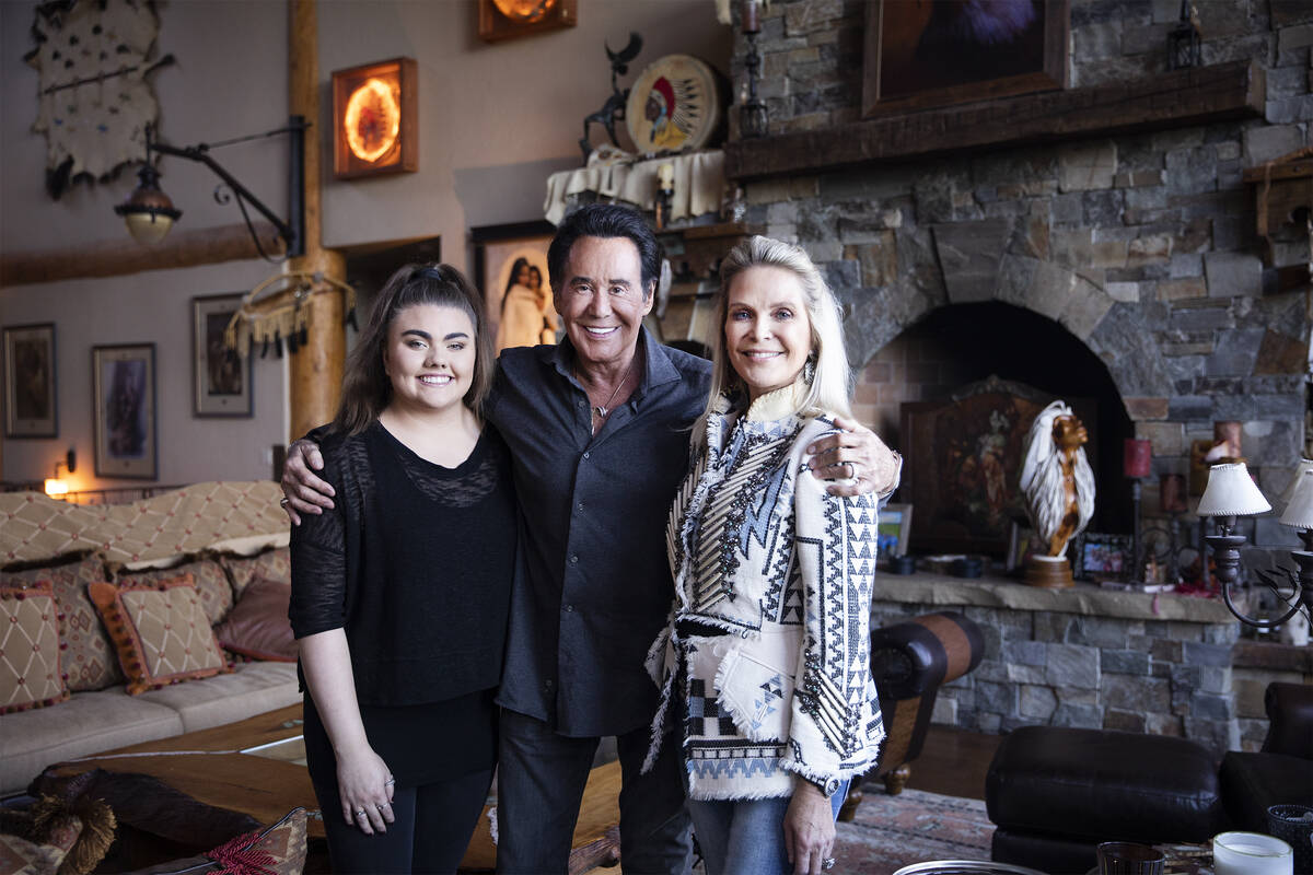 Wayne Newton, center, with his wife Kathleen Newton, right, and daughter Lauren Newton, left, a ...