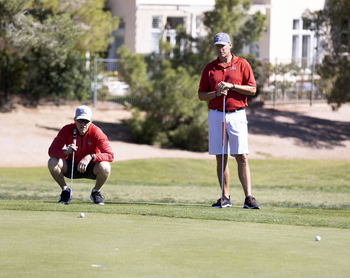 Former UNLV starting quarterbacks Steve Stallworth, left, and Derek Stott play golf at Canyon S ...