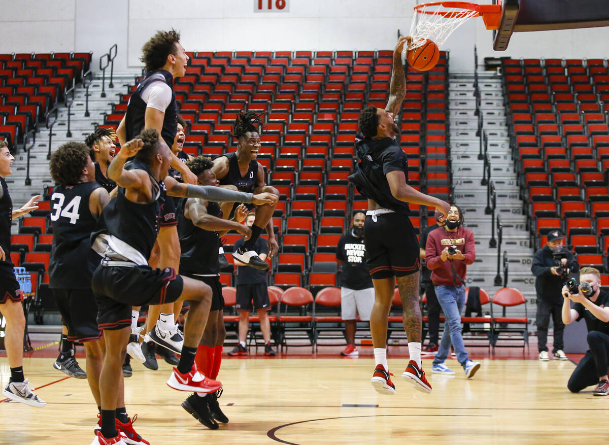 UNLVÕs Royce Hamm Jr. dunks the ball during an open basketball practice and fundraiser for ...