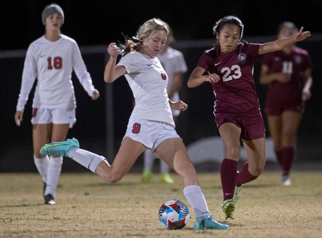 Coronado's Molly Russell (9) shoots on goal past Desert Oasis' Victoria Poon (23) in the first ...