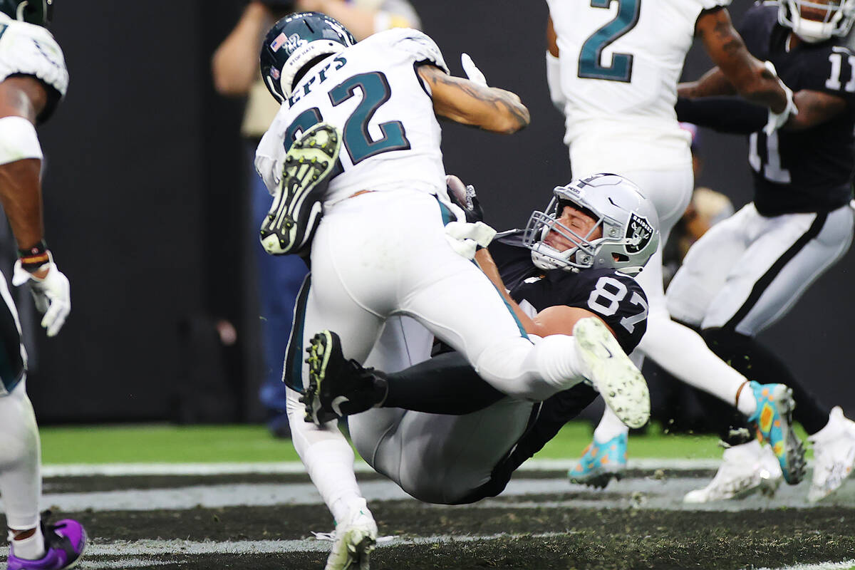 Raiders tight end Foster Moreau (87) makes a catch for a touchdown under pressure from Philadel ...