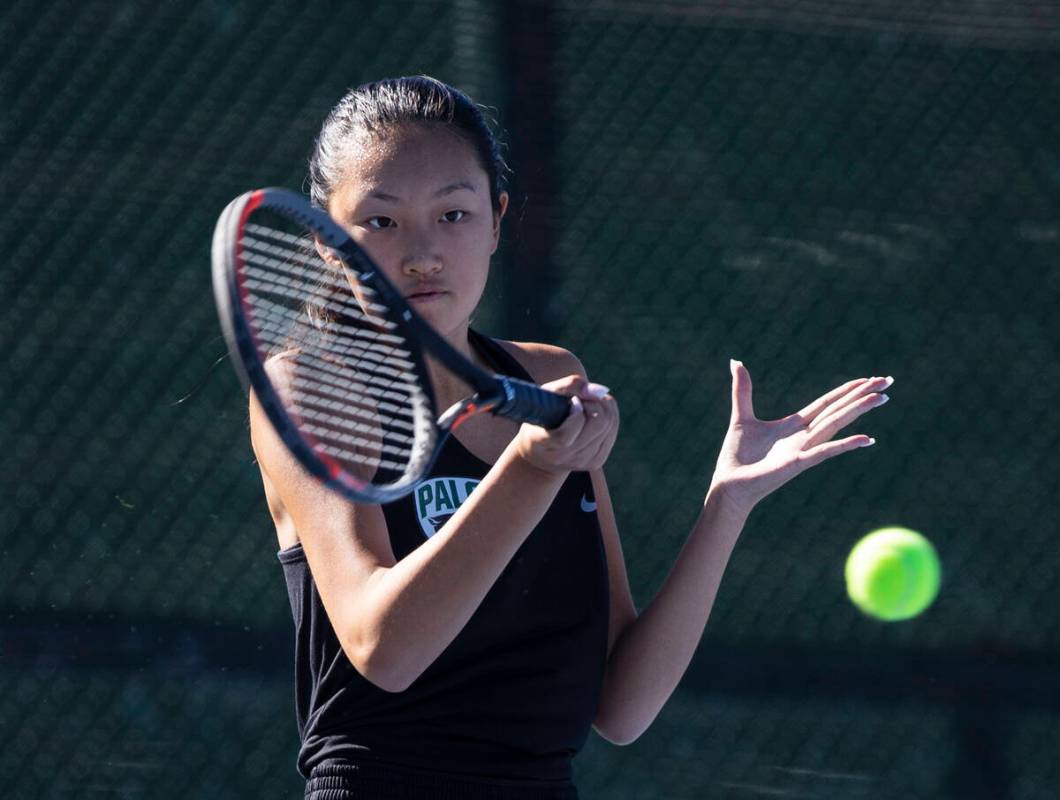 Palo HighÕs Venus Tang returns the ball against Faith LutheranÕs Taylor Nelson during ...