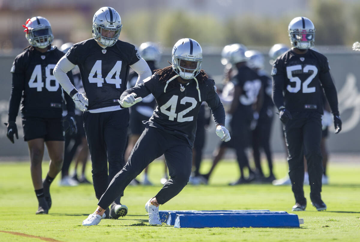 Raiders inside linebacker Cory Littleton (42) runs through a drill during a practice session at ...