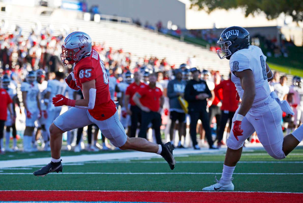 New Mexico tight end Trace Bruckler (85) scores a touchdown past UNLV outside linebacker Kylan ...