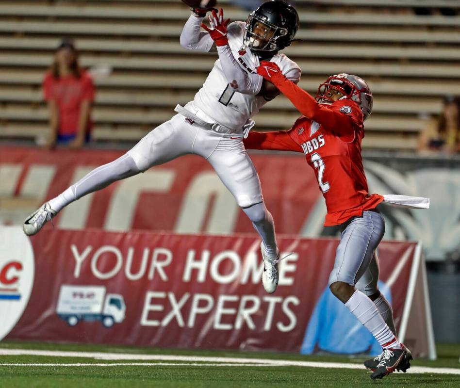 UNLV wide receiver Kyle Williams (1) catches a pass against New Mexico cornerback Tony Collier ...