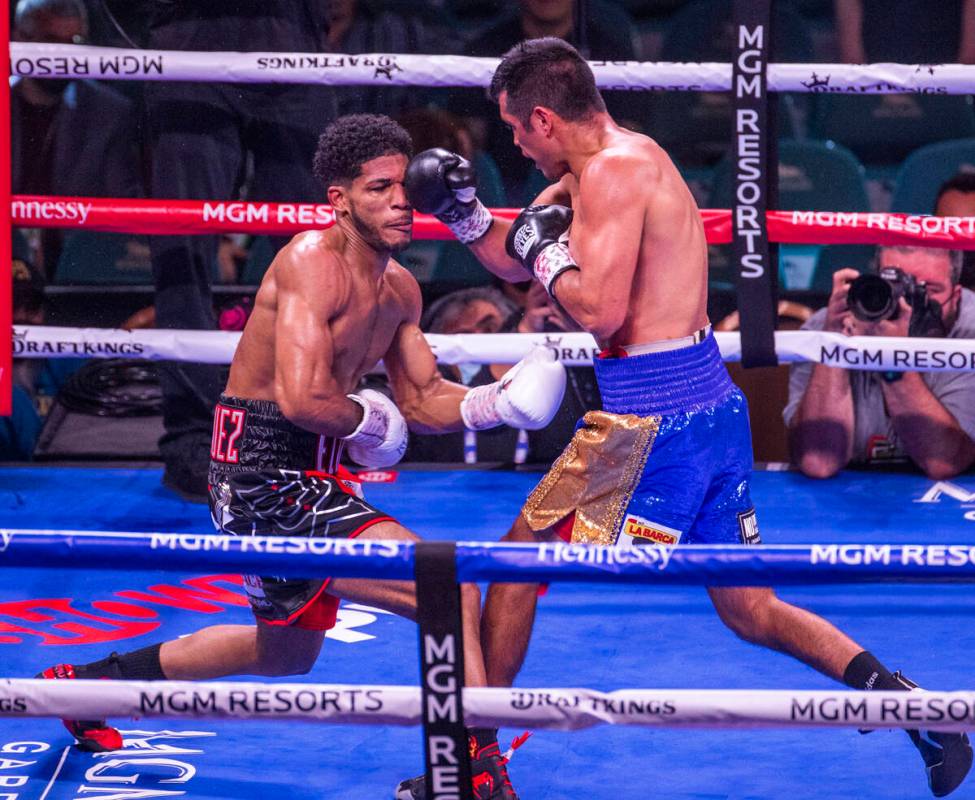 Elvis Rodriguez, left, trades punches with Juan Pablo Romero in the second round during their s ...