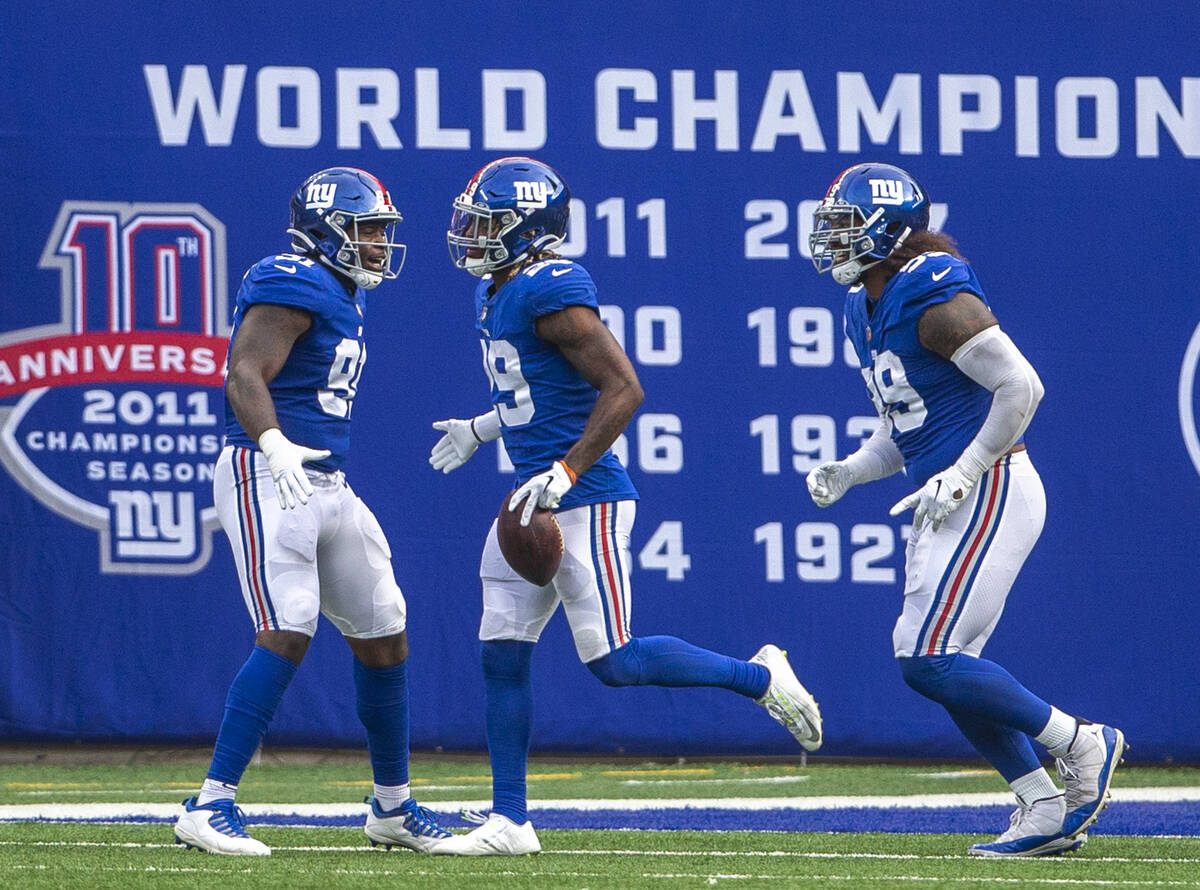 New York Giants free safety Xavier McKinney (29) celebrates his interception and touchdown scor ...