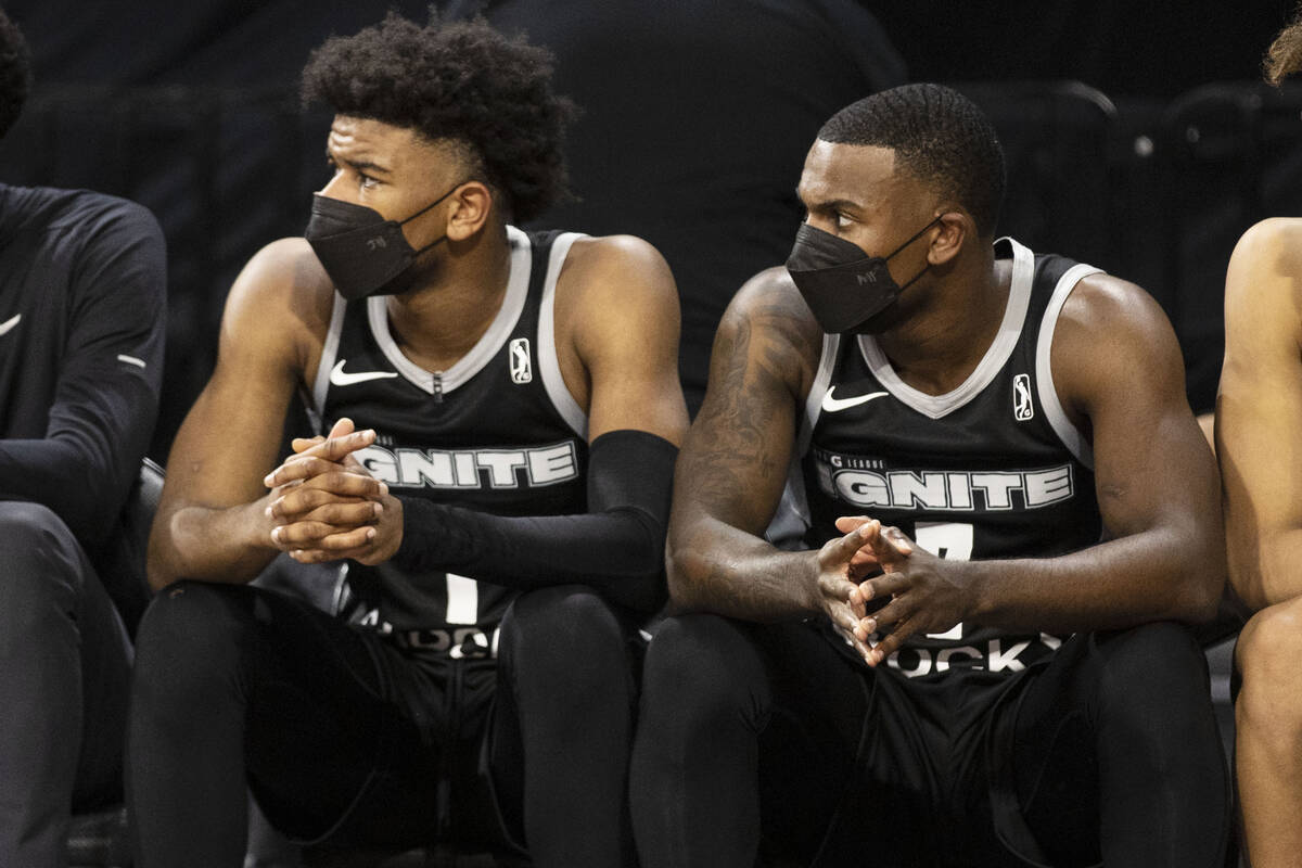 NBA G League IgniteÕs Jaden Hardy, left, and Amauri Hardy watch the game from the sideline ...