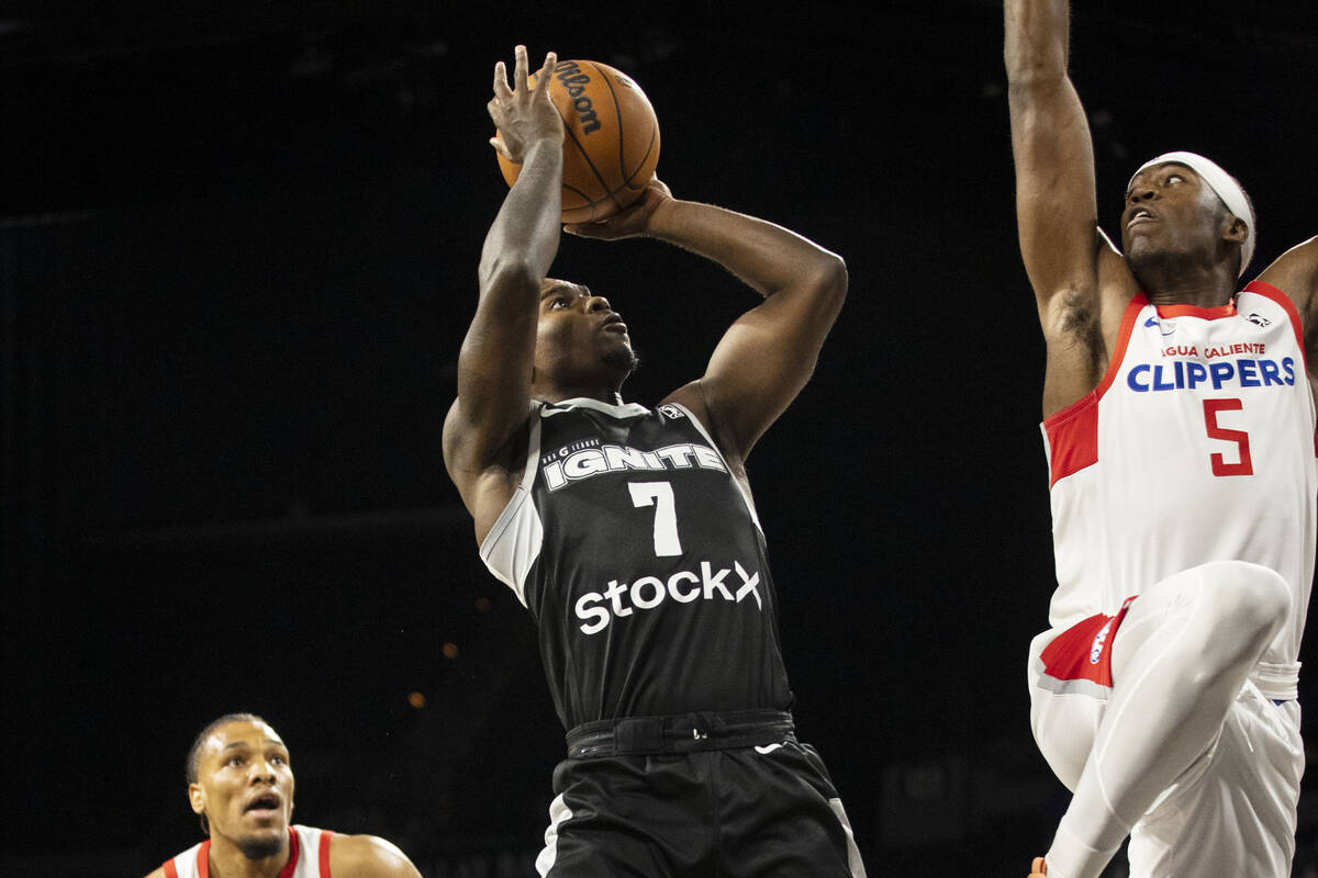 NBA G League IgniteÕs Amauri Hardy (7) goes up for a shot as Agua Caliente ClippersÕ ...