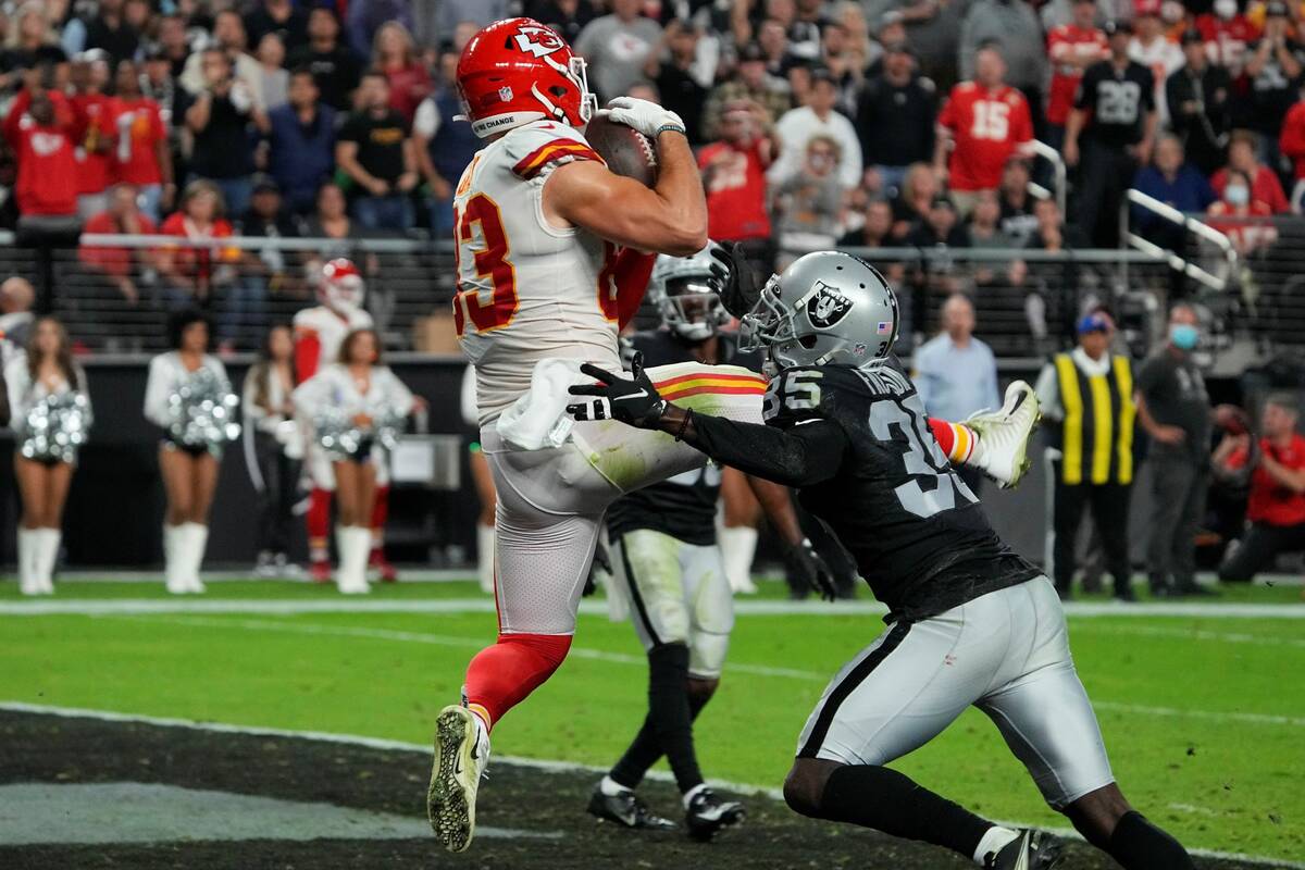 Kansas City Chiefs tight end Noah Gray (83) catches a pass for a touchdown against Las Vegas Ra ...