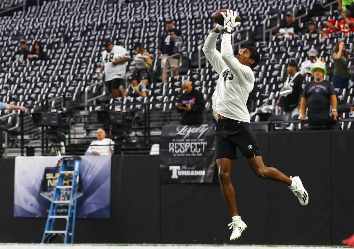 Las Vegas Raiders wide receiver Zay Jones warms up before the start of an NFL game against the ...