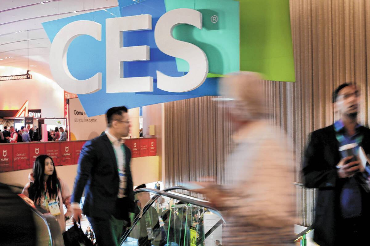 Individuals fill the Sands Expo before CES 2020 floor open in Las Vegas. (Las Vegas Review-Journal)