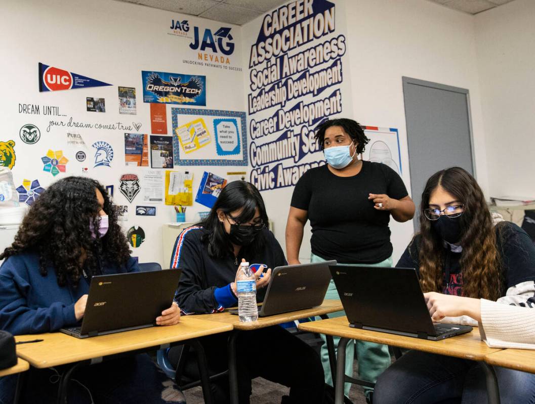 Chanel Davison, a specialist of Jobs 4 Nevada Graduates (J4NG), second right, works with Chapar ...