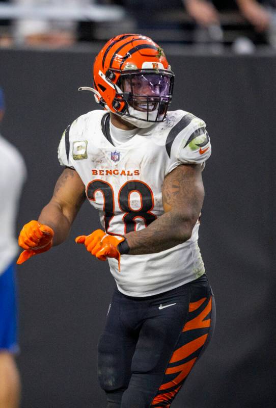 Cincinnati Bengals running back Joe Mixon (28) dances after scoring a touchdown during the four ...