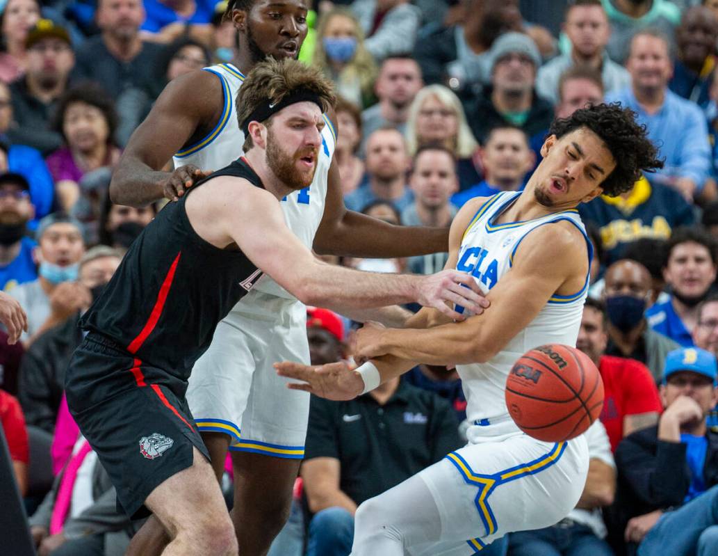 Gonzaga forward Drew Timme (2) loses the ball to UCLA guard Jules Bernard (1) during the first ...