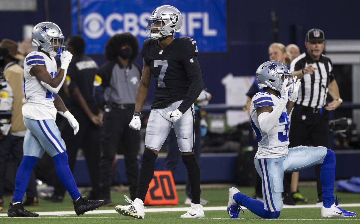 Raiders wide receiver Zay Jones (7) celebrates a pass interference call in front of Dallas Cowb ...
