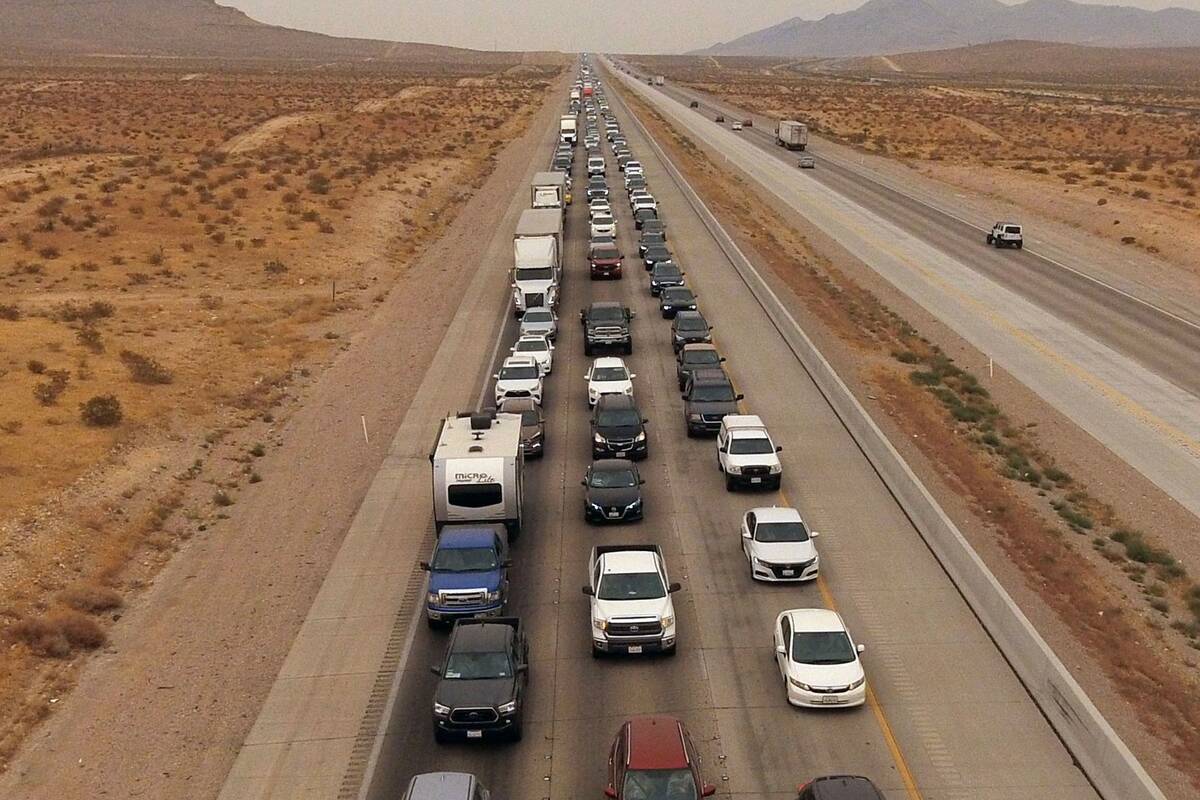 Southbound Interstate 15 traffic, seen north of Primm in 2020. (Bizuayehu Tesfaye/Las Vegas Rev ...