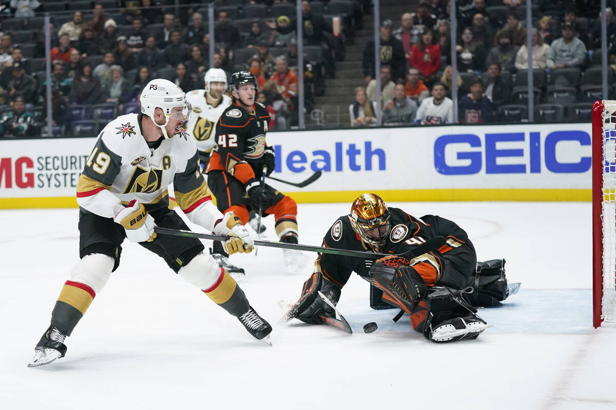 Anaheim Ducks goaltender Anthony Stolarz, right, makes a save against Vegas Golden Knights' Rei ...
