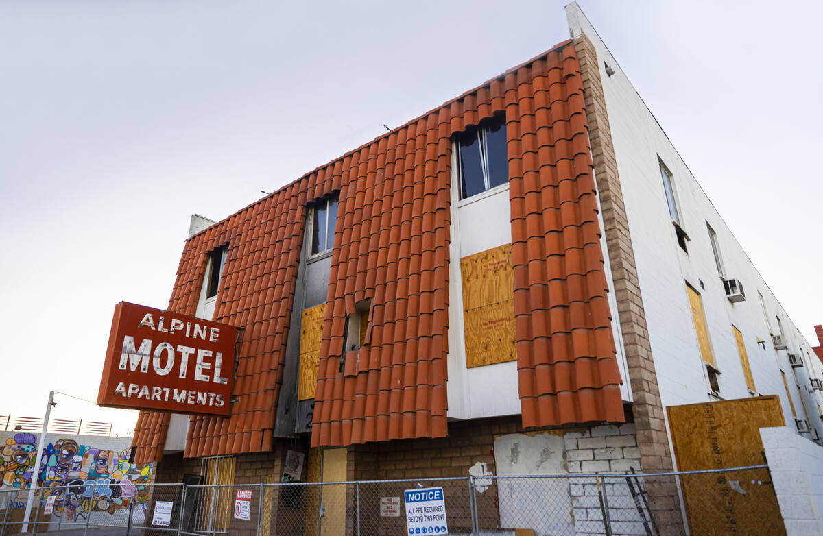 The Alpine Motel Apartments on Monday, Nov. 29, 2021, in Las Vegas. (Benjamin Hager/Las Vegas R ...