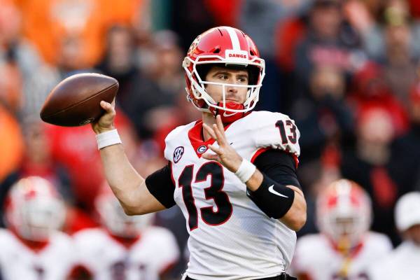 Georgia quarterback Stetson Bennett (13) throws to a receiver during the first half of an NCAA ...
