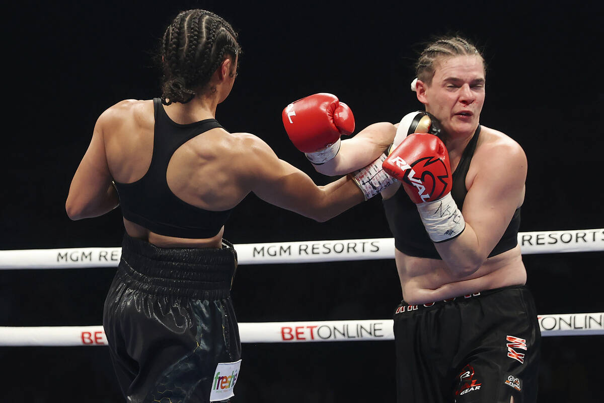 Jessica McCaskill, left, connects with a punch against Kandi Wyatt during the fifth round of a ...