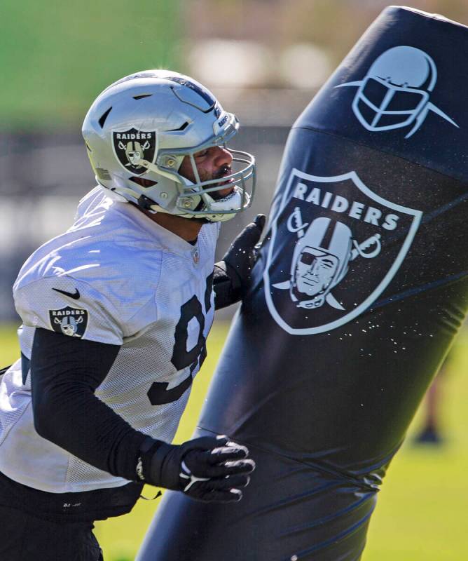 Raiders defensive end Solomon Thomas (92) works through a drill during a practice session at th ...