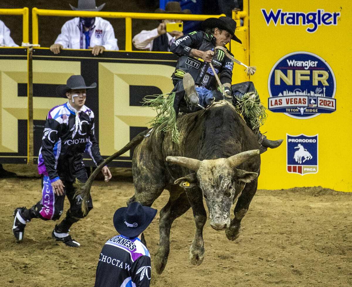 JB Mauney of Stephenville, TX, rides Cocktail Diarrhea in Bull Riding to tie for first place du ...