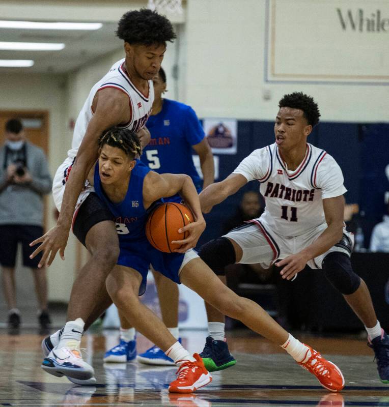 Bishop GormanÕs John Mobley jr. (3) tries to drive past against Liberty HighÕs Joshua ...