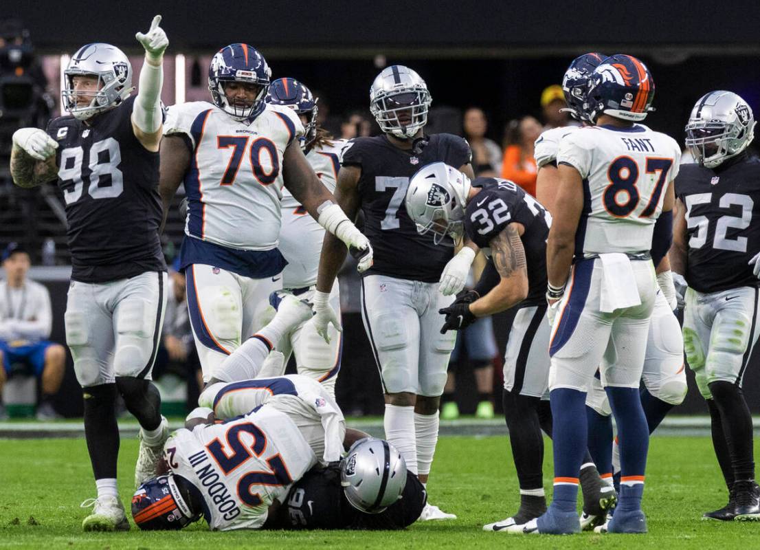 Raiders defensive end Maxx Crosby (98) celebrates a big defensive pay with teammates in the fir ...