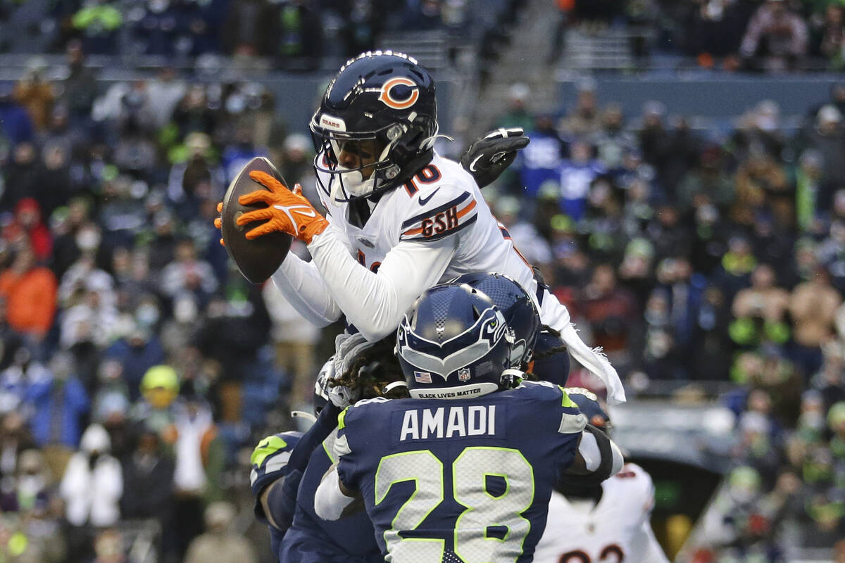 Chicago Bears wide receiver Damiere Byrd (10) grabs a 2-point conversion pass in the end zone t ...