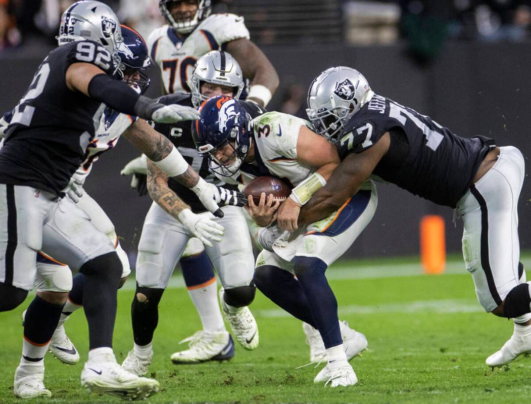 Raiders defensive tackle Quinton Jefferson (77) and Raiders defensive end Solomon Thomas (92) s ...