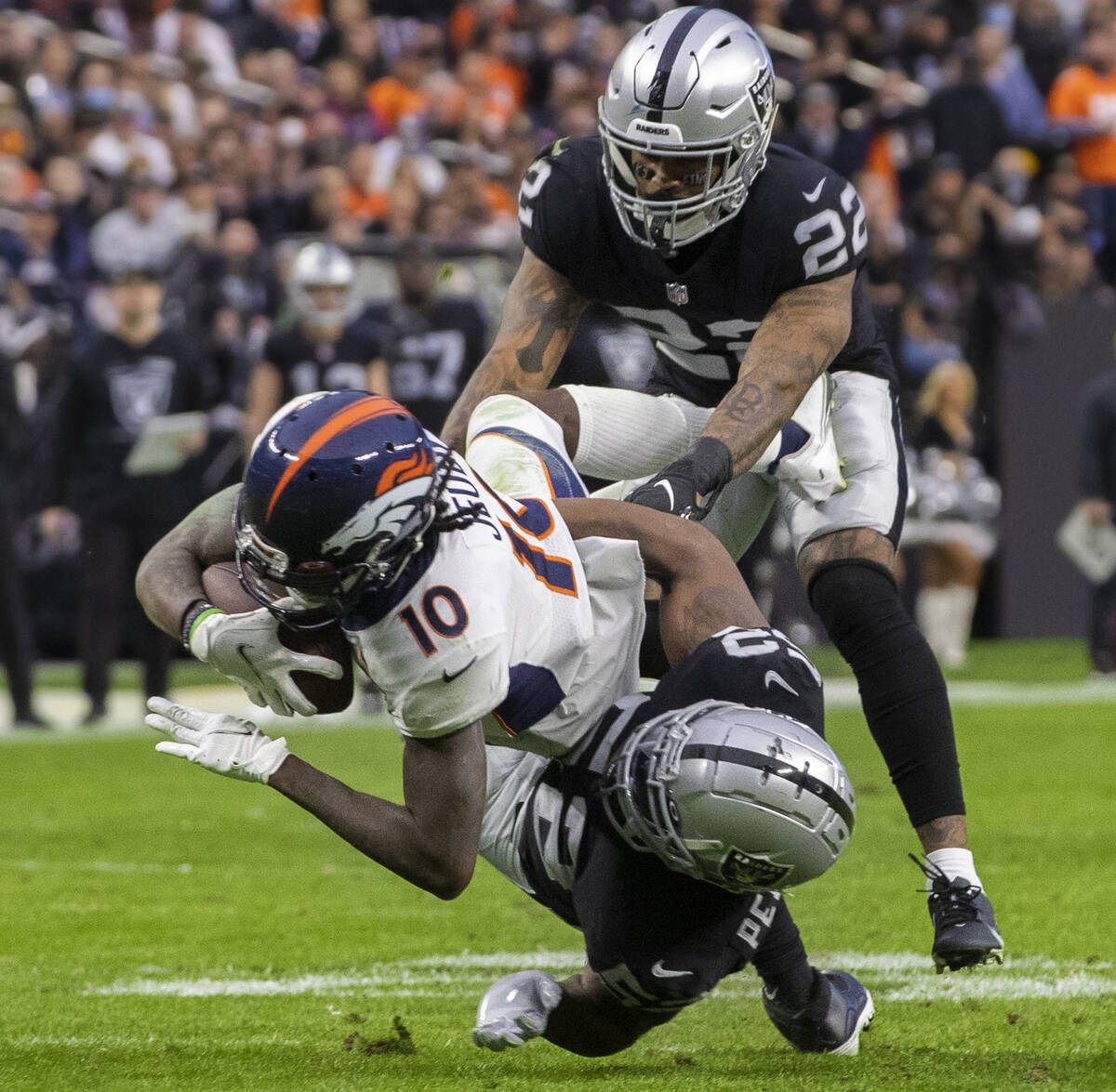 Raiders middle linebacker Denzel Perryman (52) and Raiders defensive back Keisean Nixon (22) ta ...