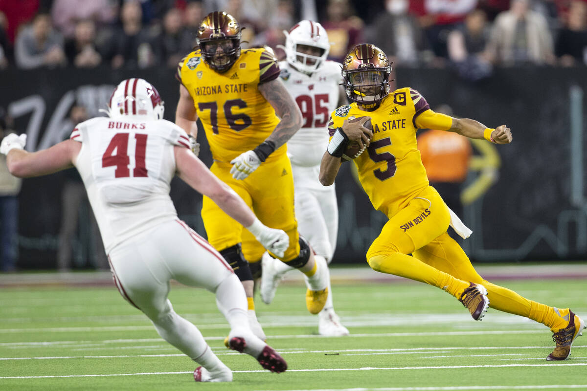 Arizona State Sun Devils quarterback Jayden Daniels (5) runs the ball while Wisconsin Badgers l ...