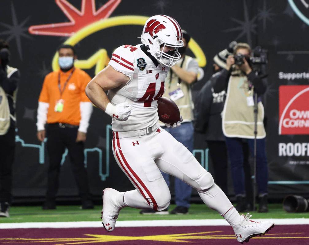 Wisconsin Badgers fullback John Chenal (44) scores a touchdown against the Arizona State Sun De ...