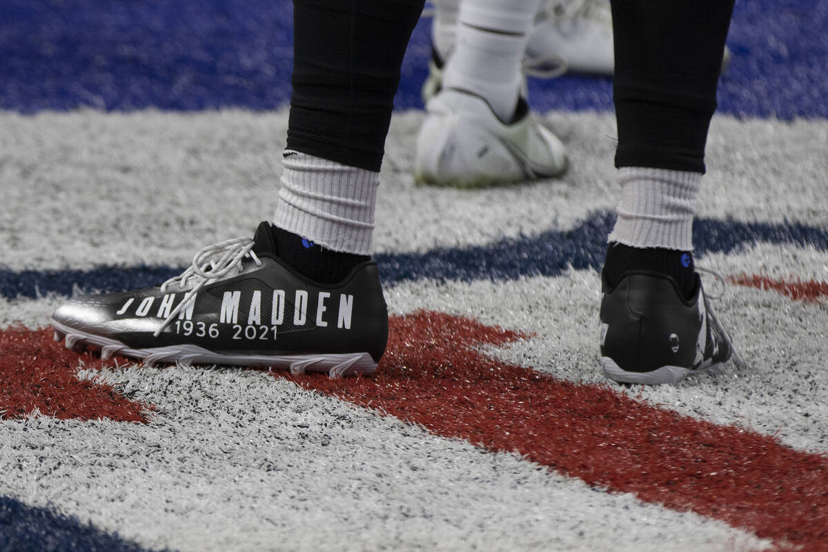 Raiders wide receiver DeSean Jackson (1) wears cleats to honor the memory of former Raiders’ ...