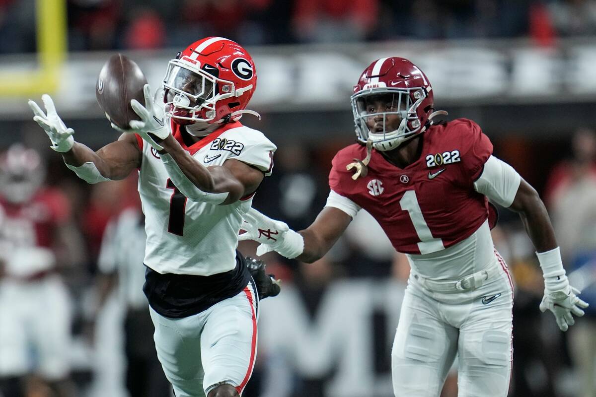Georgia's George Pickens catches a pass in front of Alabama's Kool-Aid McKinstry during the fir ...