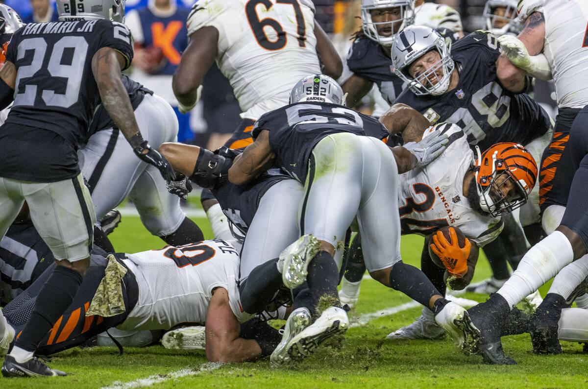Cincinnati Bengals running back Samaje Perine (34) drives for another first down as Raiders mid ...